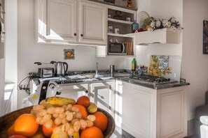 Fridge, microwave, coffee/tea maker, electric kettle