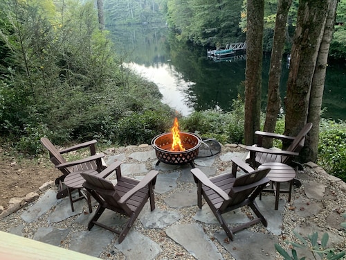 Serene Lakefront Cabin with Dock/Kayaks/Canoe & Fire Pit!!