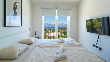 3 bedrooms, in-room safe, free WiFi, bed sheets