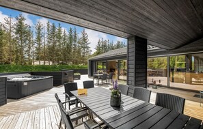 Outdoor dining - Amazing home in ålbæk with sauna (Ålbæk)