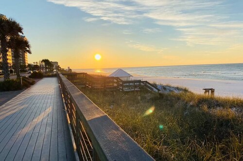 Walk to Beach | Heated Pool | Free Resort Amenities 🌴🏖️