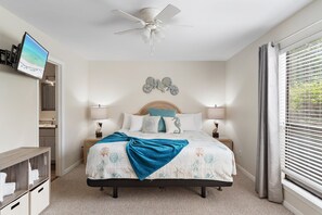 3 habitaciones, escritorio y tabla de planchar con plancha 