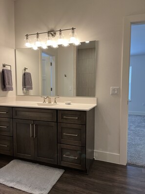 Combined shower/bathtub, hair dryer, towels, soap