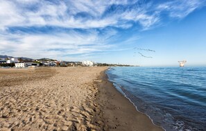 Platja a a prop i pesca