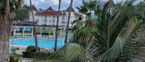 1 habitación, caja de seguridad en la habitación y muebles diferentes