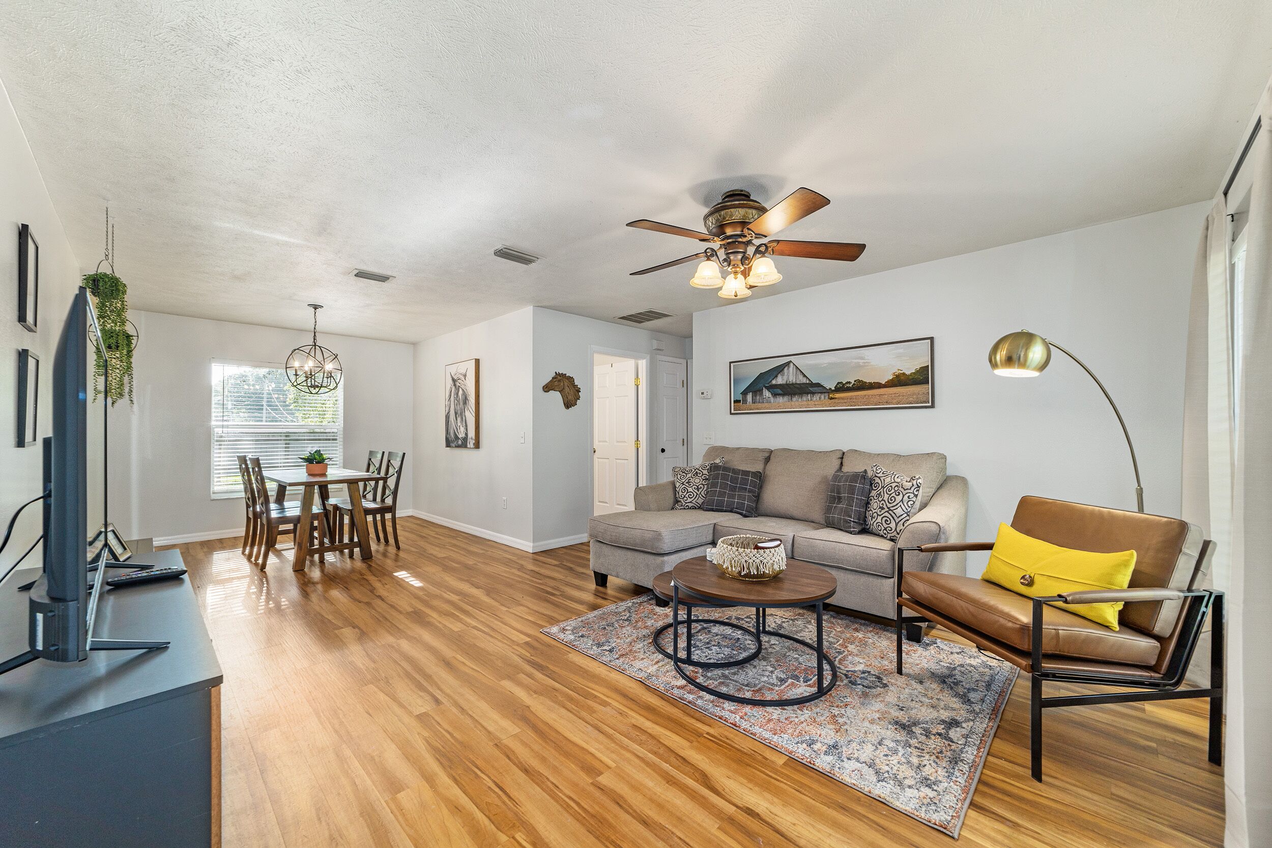 ☀️🐴THE GOLDEN PONY-Newly Renovated, 8min to WEC, Pet Friendly