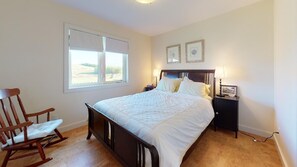 5 多间卧室、办公桌、免费 WiFi、床单