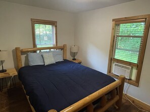 3 dormitoris, un bressol de viatge i roba de llit 