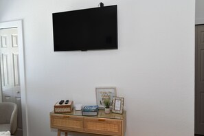 Interior - Brand New Listing!  Beautiful - Upscale newly remodeled Modern Tropical Oasis! (Key Largo)