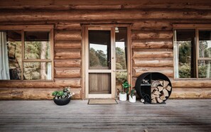 Exterior detail - Cuan Den Log Cabin - Base Of Mt Buller - Book Now For Winter! (Sawmill Settlement)