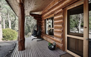 Terrace/patio - Cuan Den Log Cabin - Base Of Mt Buller - Book Now For Winter! (Sawmill Settlement)
