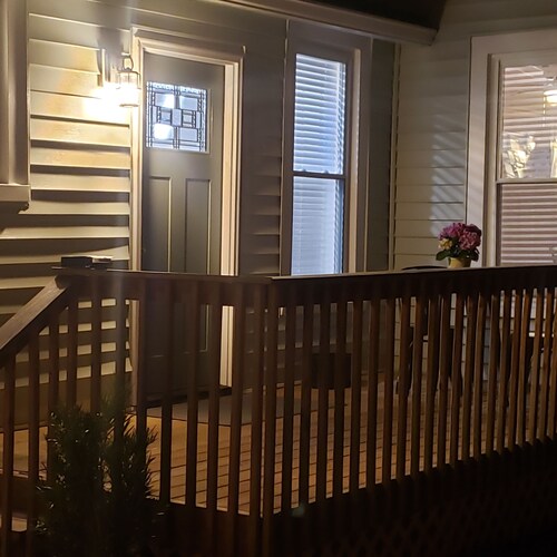 The Coach House on Lee St