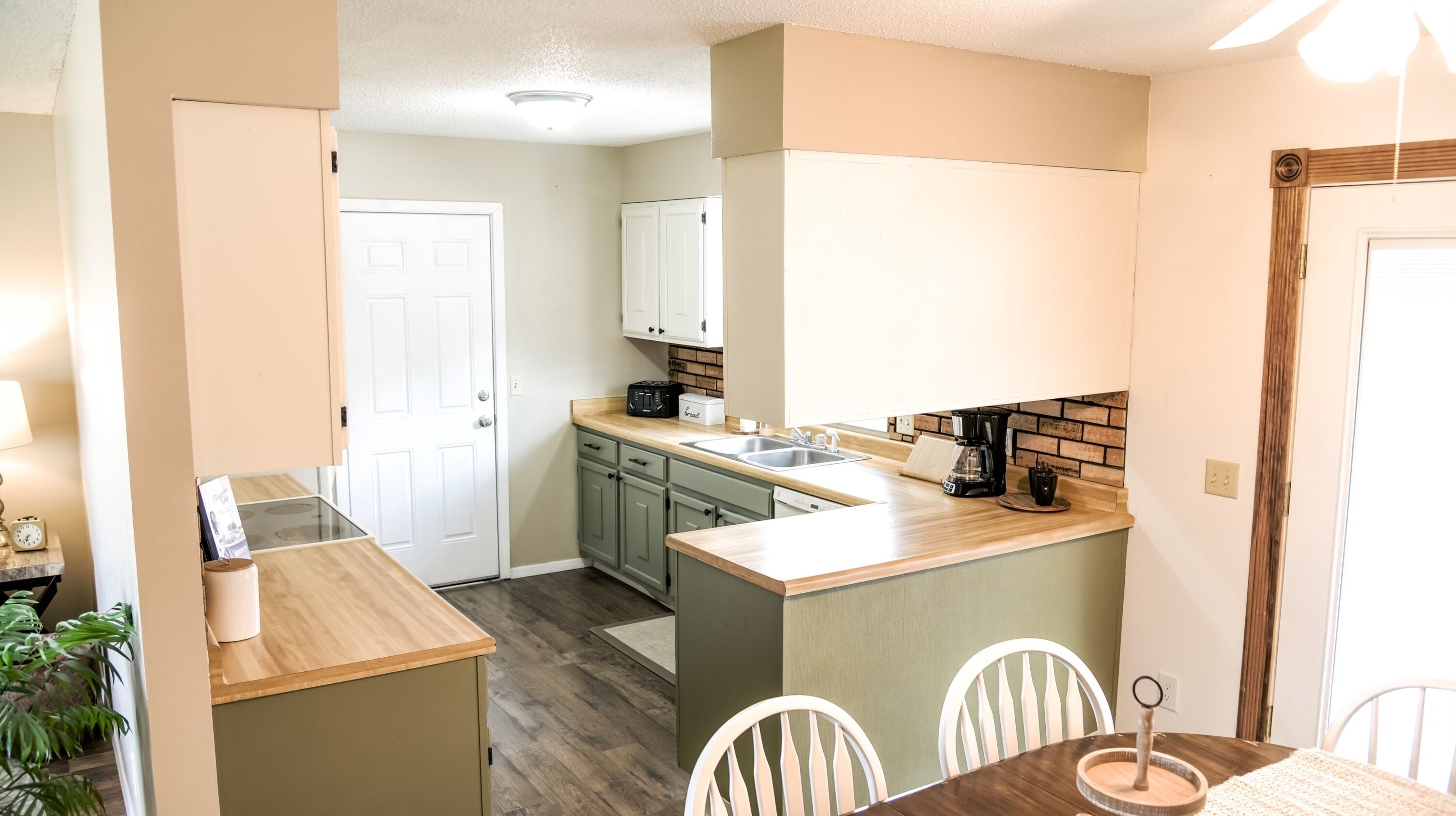  4bd2ba-Family Friendly-Pet Friendly-Long term stays welcome-Great Location 