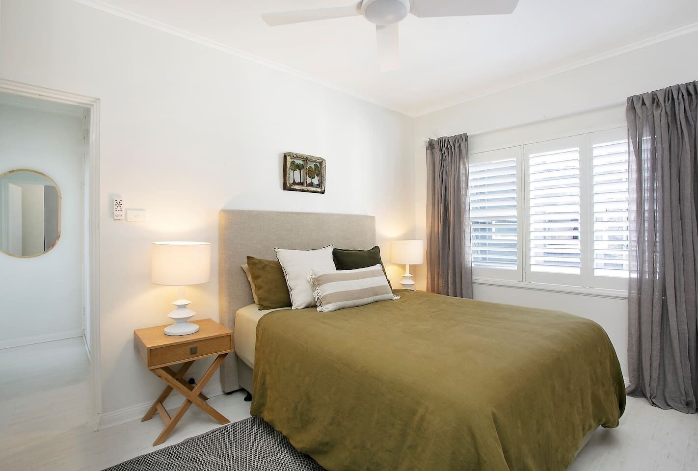 1 habitación, tabla de planchar con plancha y acceso a internet 