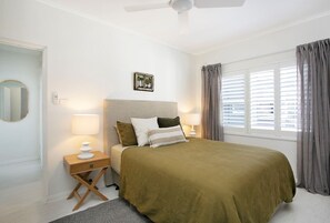 1 chambre, fer et planche à repasser, accès Internet