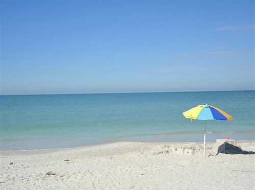 Oceanview Sunset Beach, Paddle Boards, Cooler, Chairs, Umbrella, Comfy Beds etc!
