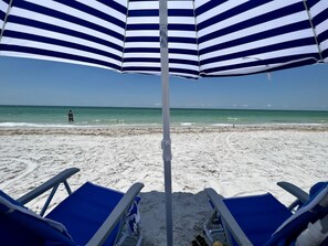 On the beach, sun-loungers, beach towels - Oceanview Sunset Beach, Paddle Boards, Cooler, Chairs, Umbrella, Comfy Beds etc! (Treasure Island)