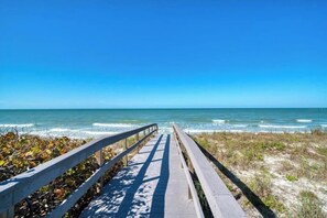 Am Strand, Liegestühle, Strandtücher