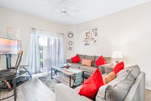 Smart TV - Fall Special 95 dollar Special!! 2 Family + Baby Equipped Resort Home (Davenport)