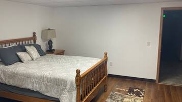 Ropa de cama hipoalergénica, escritorio y wifi gratis