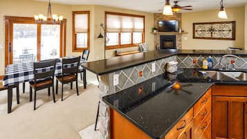 Micro-ondes, four, plaque de cuisson, lave-vaisselle