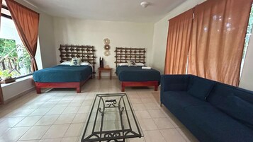 Habitación superior | Edredones de plumas, minibar, wifi gratis y ropa de cama