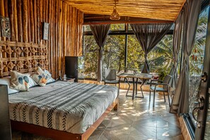Minibar, free WiFi, bed sheets