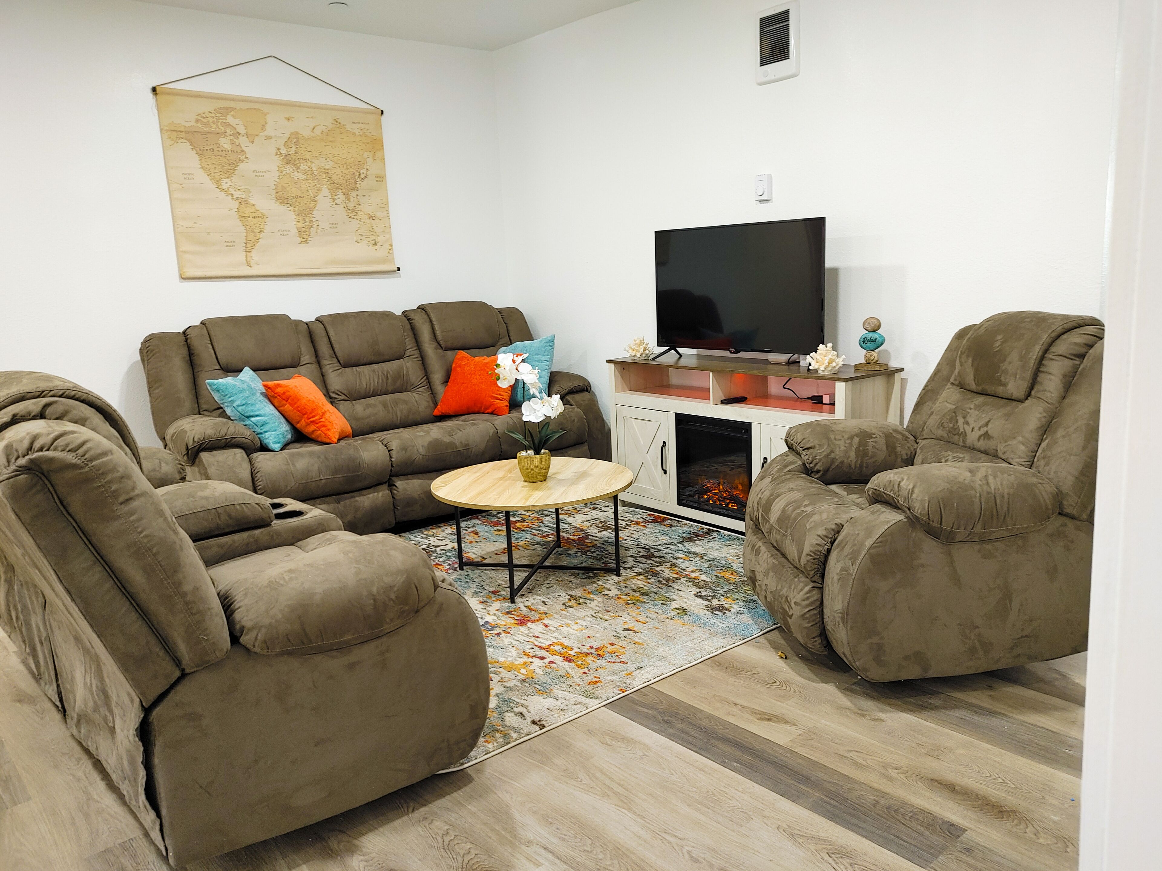 Lovely 4BR/ Near Everything/ All amenities/BBQ