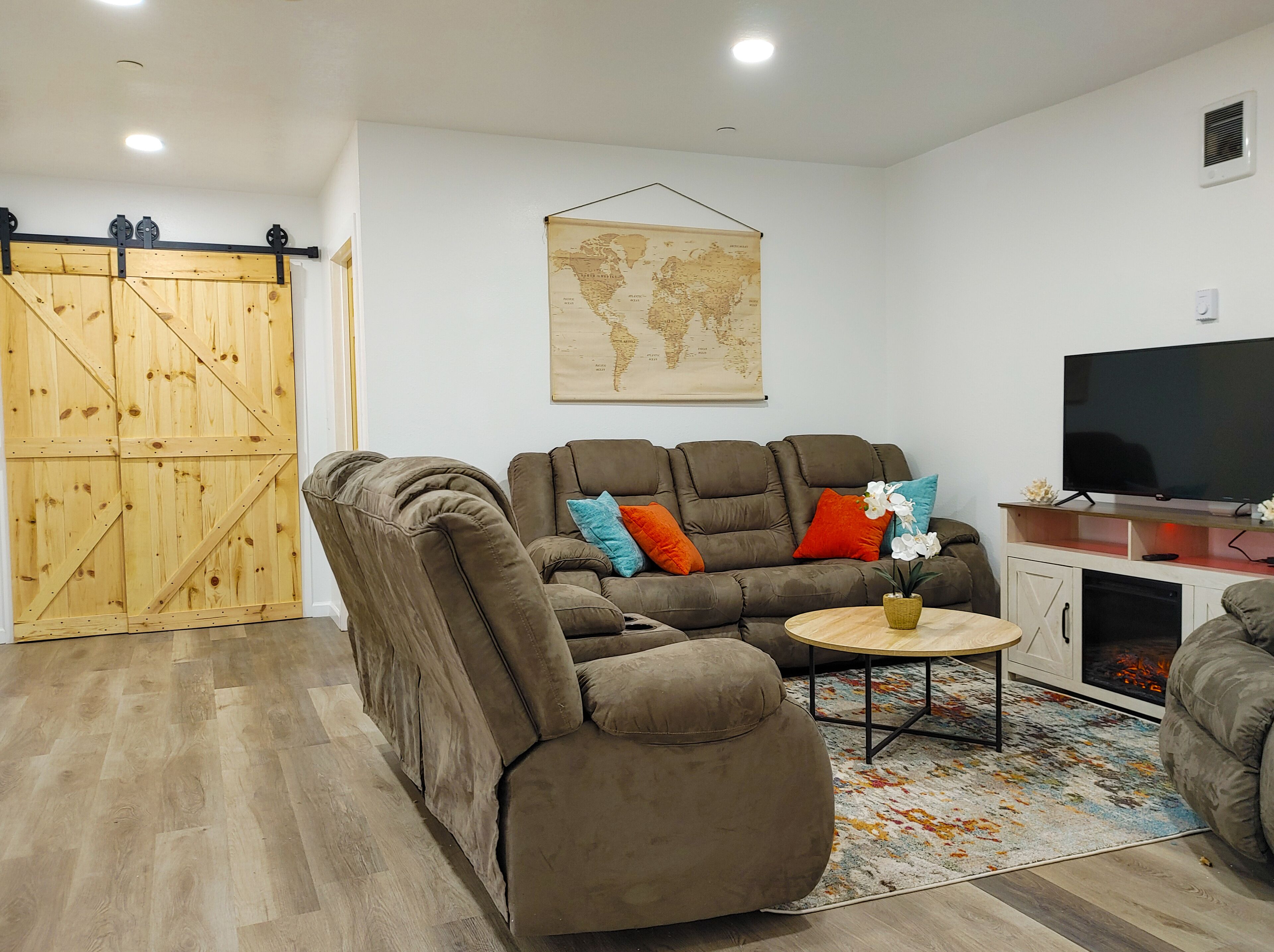 Lovely 4BR/ Near Everything/ All amenities/BBQ