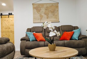 Smart-TV, Kamin, Netflix, Tischfußball