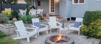 Heritage Cottage with Hot Tub in Wine Country