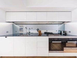 Fridge, microwave, oven, coffee/tea maker