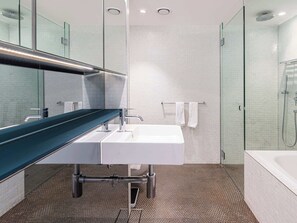 Combined shower/bathtub, hair dryer, towels, soap