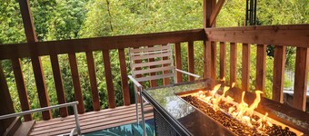 Exotic family getaway private eco Log cabin near Volcano Park