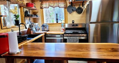 Exotic family getaway private eco Log cabin near Volcano Park