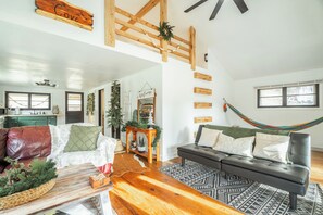 Smart TV y chimenea 