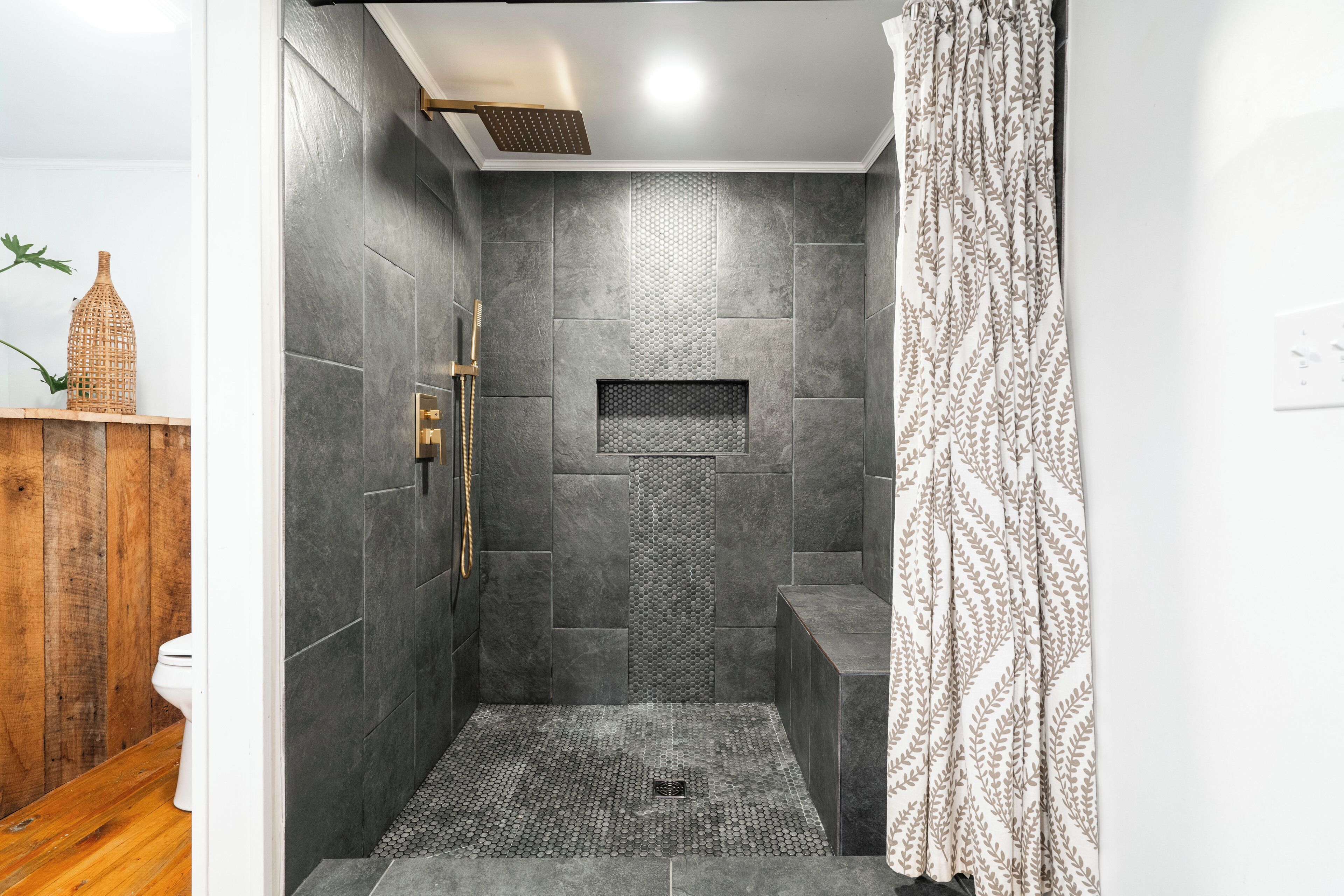 Dusche, Handtücher, Toilettenpapier
