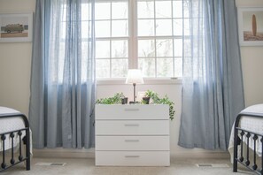 3 bedrooms, desk, iron/ironing board, travel cot