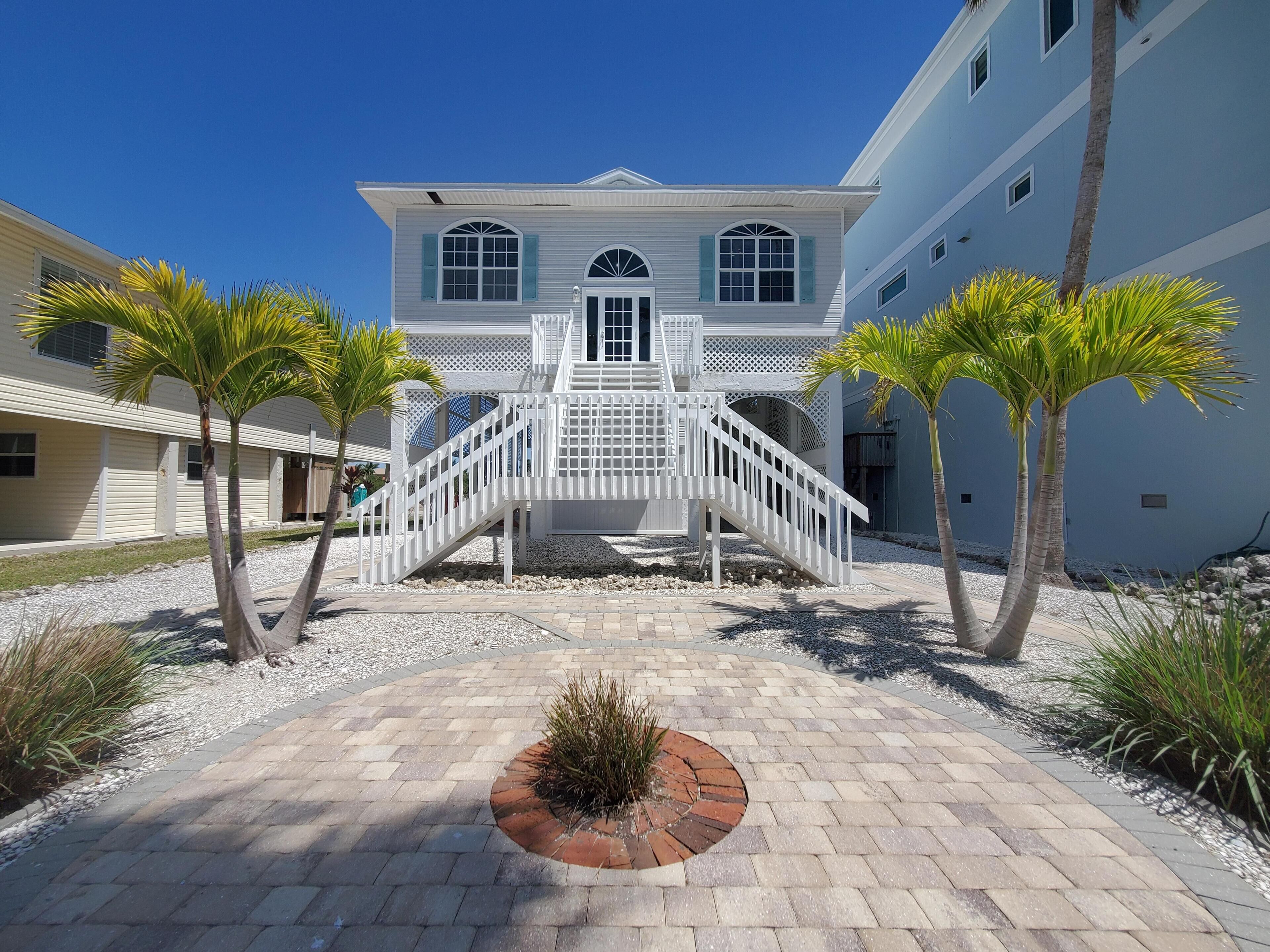 The Perfect Beach Getaway! 2-Bedroom & 2-Bath Home | Sleeps 7