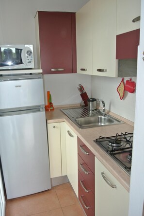 Réfrigérateur, micro-ondes, lave-vaisselle