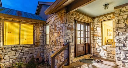 Scenic 3-Bedroom Farm House with a Pool