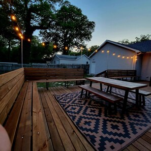 Outdoor dining - Roomy and Cozy 3bd 2ba just mins from Indiana Dunes (Michigan City)