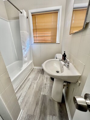 Combined shower/bathtub, towels, soap, toilet paper
