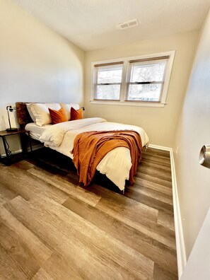 3 bedrooms, memory-foam beds, iron/ironing board, WiFi
