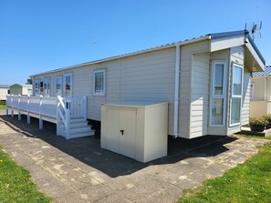 Exterior - 2BR-Sleeps6-Fireplace-Parking-Patio-Seaside (Clacton-on-Sea)