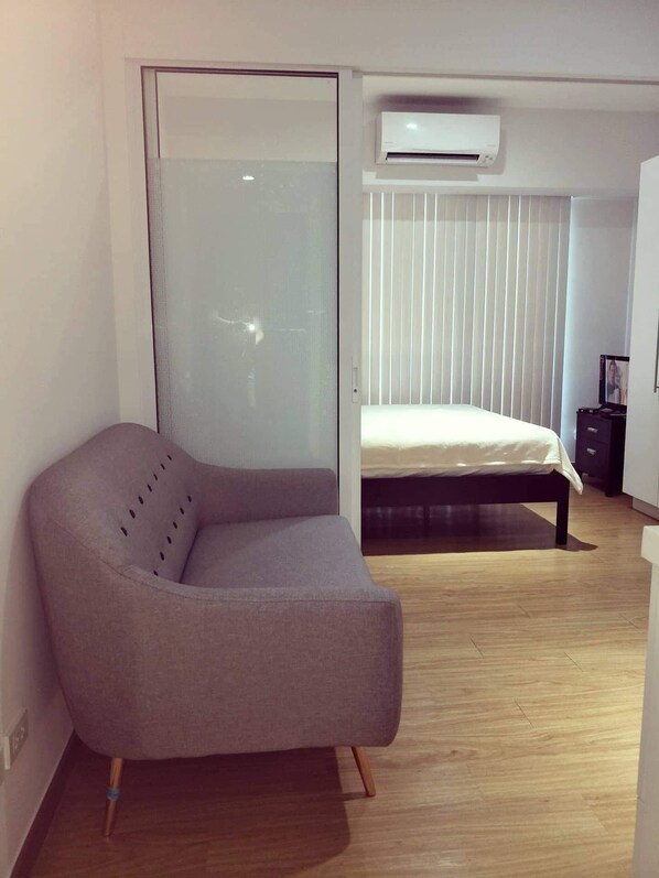 1 bedroom, desk, free WiFi, bed sheets