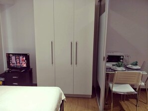 1 bedroom, desk, free WiFi, bed sheets