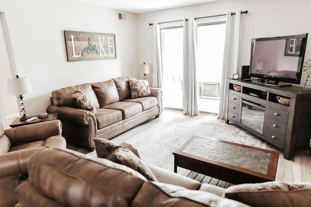 living area with sofa sleeper