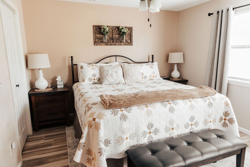 primary bedroom (tall king - 2 steps included)