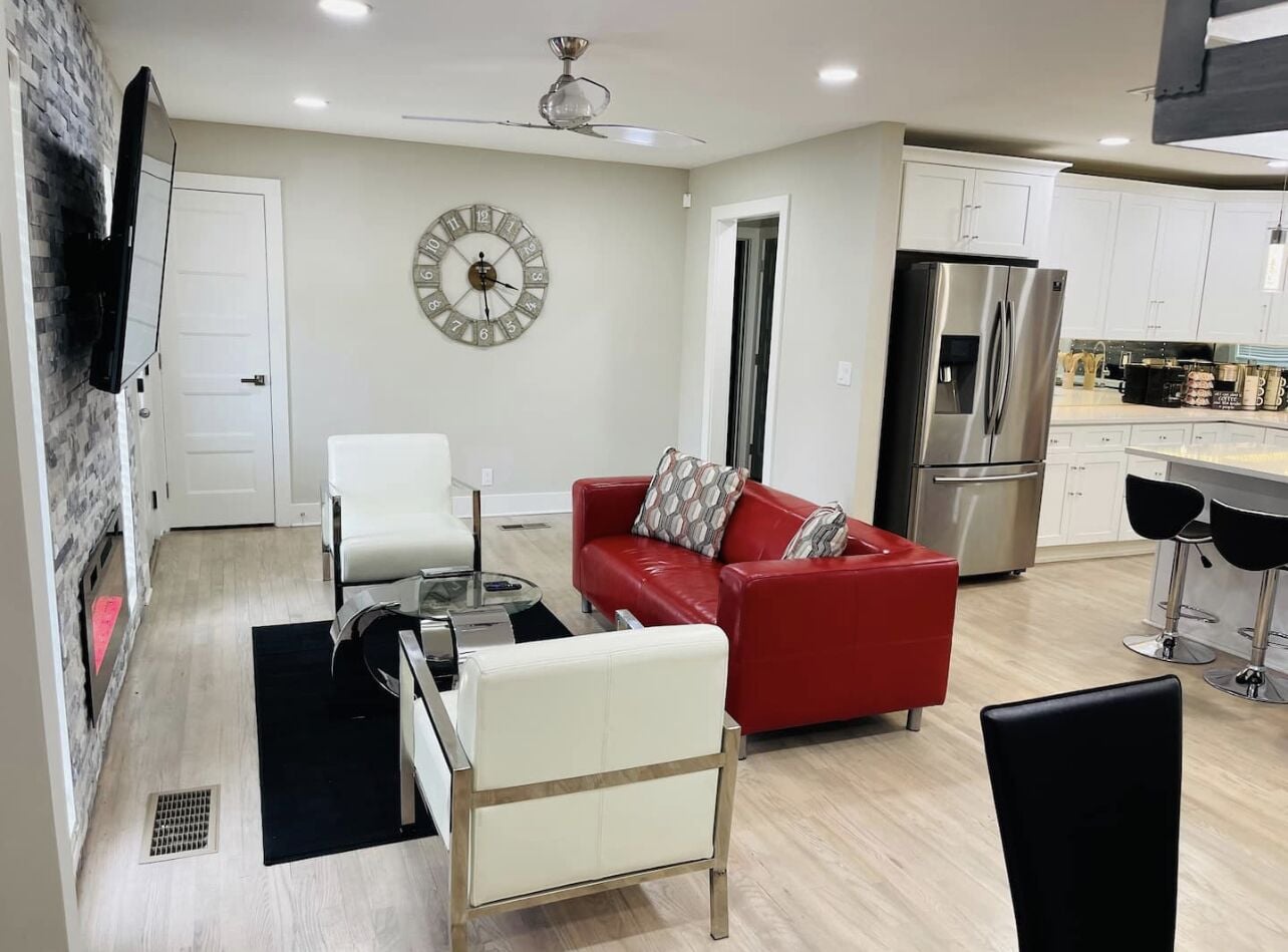 4 bedroom EastLake / Belvedere Park home